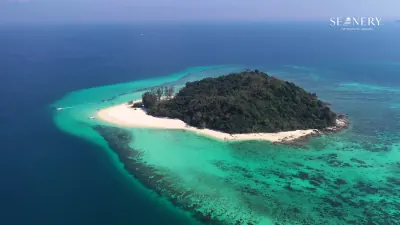 เกาะไม้ไผ่มุมสูง หาดทรายขาวและแนวปะการังล้อมรอบเกาะ
